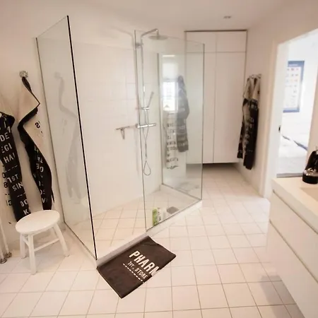 Apartment Bright, Extravagent City Center Apt - *canal View* *