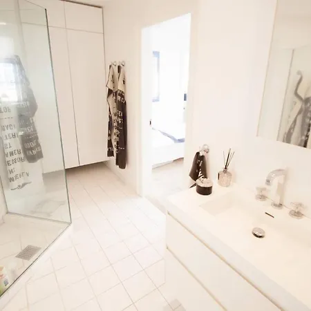 Apartment Bright, Extravagent City Center Apt - *canal View* Copenhagen
