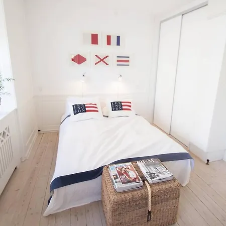 Bright, Extravagent City Center Apt - *canal View* Copenhagen