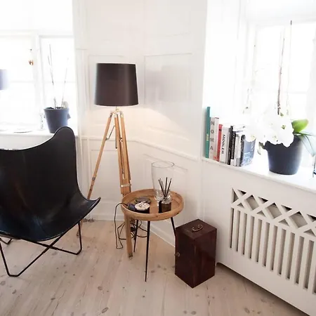 Apartment Bright, Extravagent City Center Apt - *canal View* *