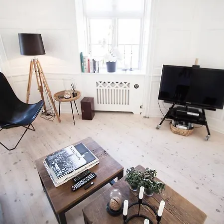 Bright, Extravagent City Center Apt - *canal View* Apartment *