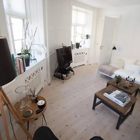 Bright, Extravagent City Center Apt - *canal View* Apartment *