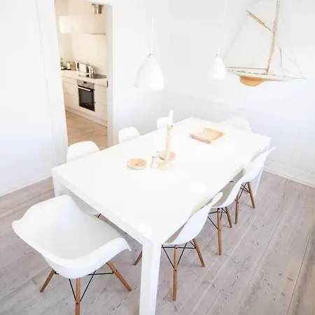 Apartment Bright, Extravagent City Center Apt - *canal View* Copenhagen