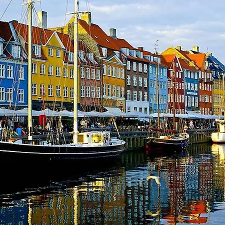 Bright, Extravagent City Center Apt - *canal View* Apartment *